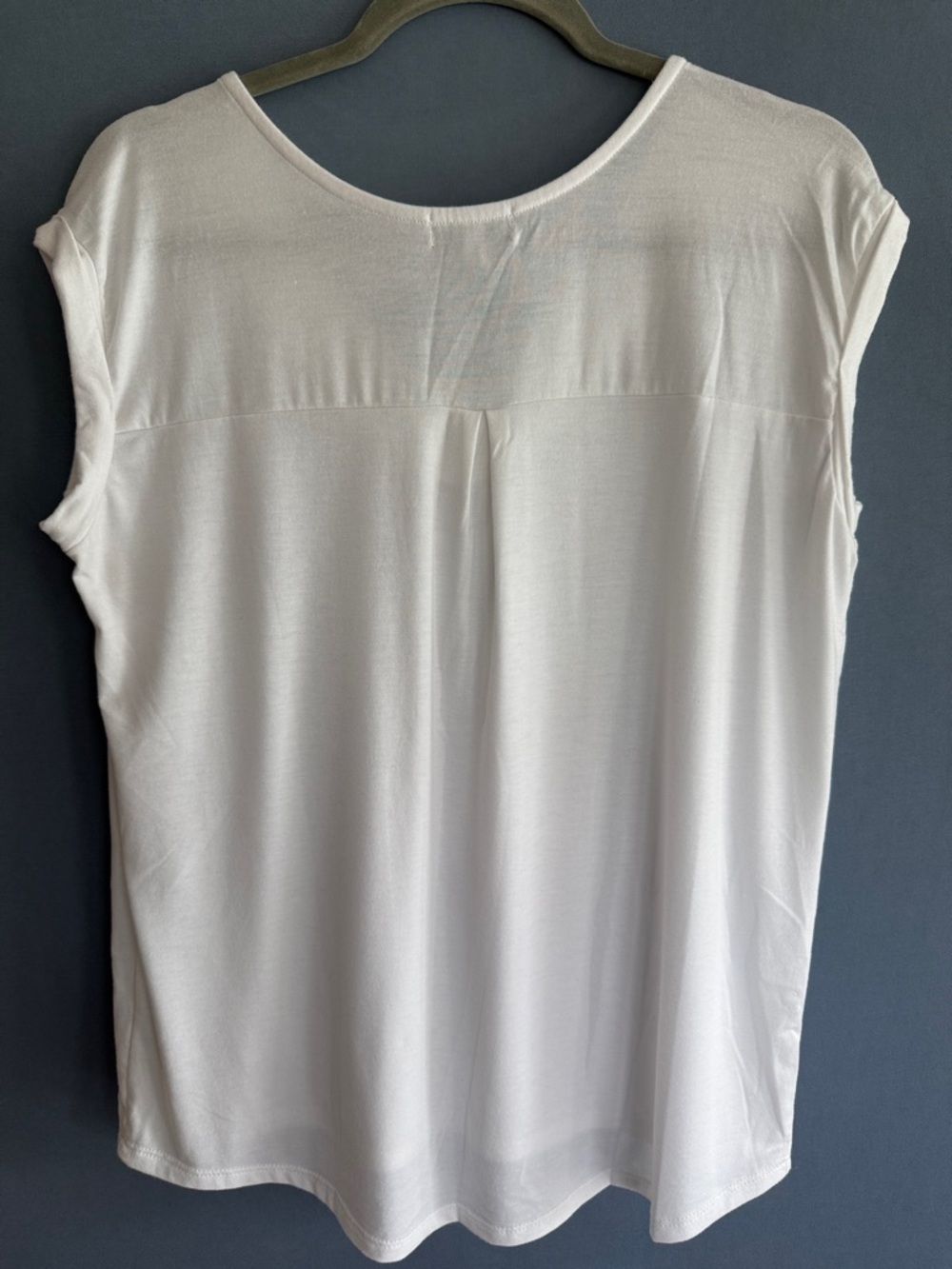 Thyme & Honey Cream Short-Sleeve V-Neck Tee with Crisscross Detail - Picture 2 of 2